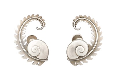 Lot 317 - ARNO MALINOWSKI FOR GEORG JENSEN A PAIR OF SILVER SNAIL AND FERN EARRINGS