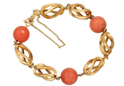 Lot 329 - AN 18CT YELLOW GOLD AND CORAL BRACELET