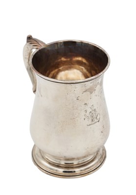 Lot 156 - A GEORGE II SILVER TANKARD