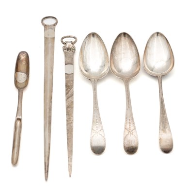 Lot 100 - A COLLECTION OF GEORGE III AND EARLIER ENGLISH SILVER FLATWARE INCLUDING A BONE MARROW SPOON AND TWO SKEWERS