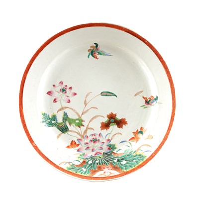 Lot 420 - A 19TH CENTURY CHINESE FAMILLE ROSE PORCELAIN DISH WITH LOTUS DECORATION