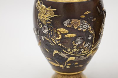 Lot 416 - A FINE PAIR OF MEIJI PERIOD JAPANESE BRONZE VASES