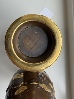 Lot 416 - A FINE PAIR OF MEIJI PERIOD JAPANESE BRONZE VASES