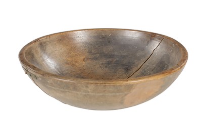 Lot 808 - AN 18TH CENTURY SYCAMORE TURNED FRUIT BOWL