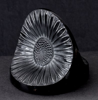 Lot 9 - R. LALIQUE, AMBER DOUBLE MARGUERITE...