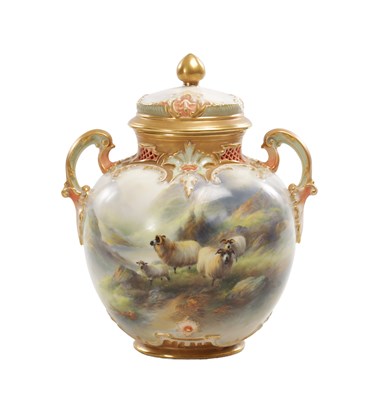Lot 68 - HARRY DAVIS (BRITISH, 1885–1970) AN EARLY 20TH CENTURY ROYAL WORCESTER HAND-PAINTED PORCELAIN POT POURRI VASE AND COVER