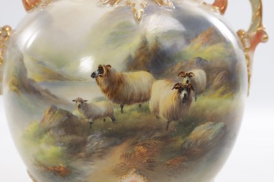 Lot 68 - HARRY DAVIS (BRITISH, 1885–1970) AN EARLY 20TH CENTURY ROYAL WORCESTER HAND-PAINTED PORCELAIN POT POURRI VASE AND COVER