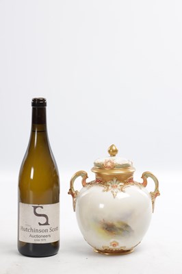 Lot 68 - HARRY DAVIS (BRITISH, 1885–1970) AN EARLY 20TH CENTURY ROYAL WORCESTER HAND-PAINTED PORCELAIN POT POURRI VASE AND COVER