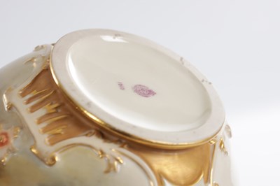 Lot 68 - HARRY DAVIS (BRITISH, 1885–1970) AN EARLY 20TH CENTURY ROYAL WORCESTER HAND-PAINTED PORCELAIN POT POURRI VASE AND COVER