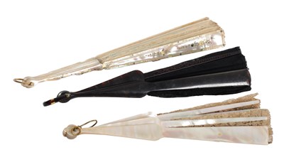 Lot 902 - THREE LATE 19TH CENTURY HAND FANS