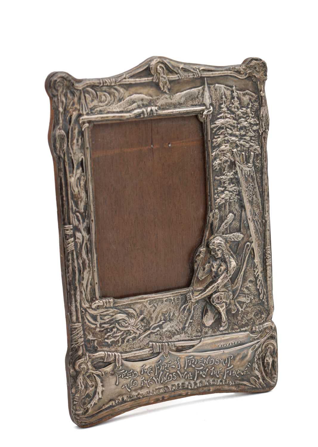 Lot 91 - AN EARLY 20TH CENTURY ART NOUVEAU SILVER PICTURE FRAME