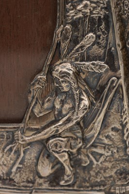 Lot 91 - AN EARLY 20TH CENTURY ART NOUVEAU SILVER PICTURE FRAME