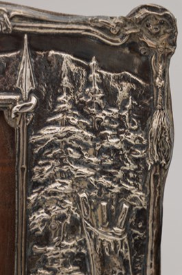 Lot 91 - AN EARLY 20TH CENTURY ART NOUVEAU SILVER PICTURE FRAME