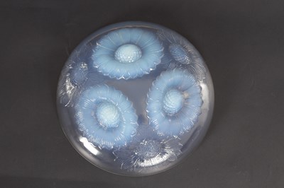 Lot 566 - RENE LALIQUE AN OPALESCENT BLUE STAINED GLASS 'VERNON' DISH