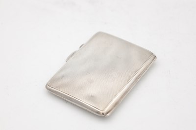 Lot 114 - AN EARLY 20TH CENTURY SILVER CIGARETTE CASE