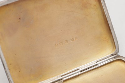 Lot 114 - AN EARLY 20TH CENTURY SILVER CIGARETTE CASE