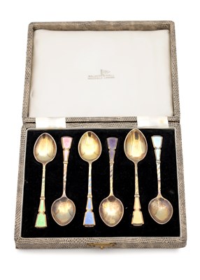 Lot 133 - A SET OF SIX MID 20TH CENTURY ENGLISH SILVER AND GUILLOCHE ENAMEL COFFEE SPOONS