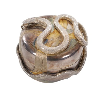 Lot 71 - A 1975 ENGLISH SILVER AND SILVER-GILT CIRCULAR SNAKE BOX BY ERNEST BLYTH & FRANCIS BECK LTD
