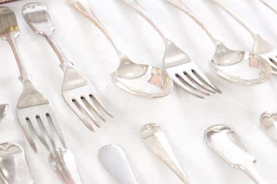 Lot 124 - A COLLECTION OF 19TH/20TH CENTURY SILVER-PLATED FLATWARE AND OTHER ITEMS