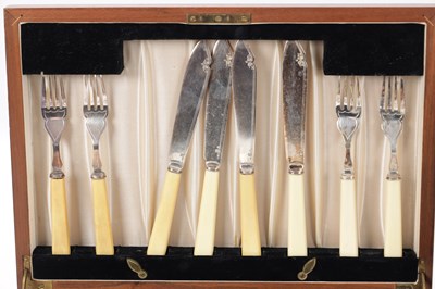 Lot 124 - A COLLECTION OF 19TH/20TH CENTURY SILVER-PLATED FLATWARE AND OTHER ITEMS