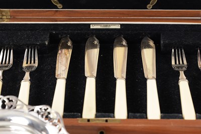 Lot 124 - A COLLECTION OF 19TH/20TH CENTURY SILVER-PLATED FLATWARE AND OTHER ITEMS