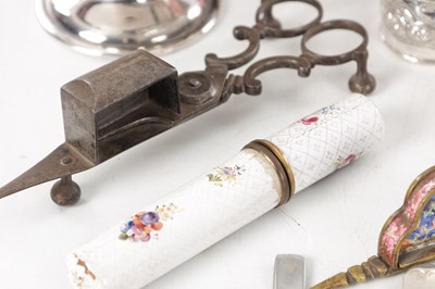 Lot 124 - A COLLECTION OF 19TH/20TH CENTURY SILVER-PLATED FLATWARE AND OTHER ITEMS