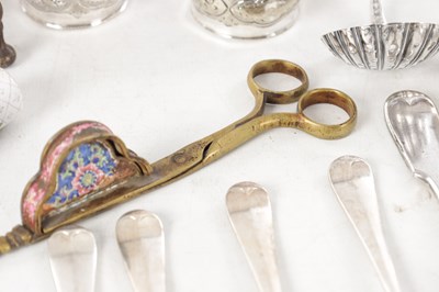 Lot 124 - A COLLECTION OF 19TH/20TH CENTURY SILVER-PLATED FLATWARE AND OTHER ITEMS
