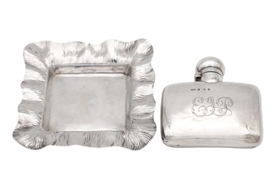 Lot 204 - TWO SILVER ITEMS A HIP FLASK WITH DOMED CAP AND A SQUARE PINTRAY