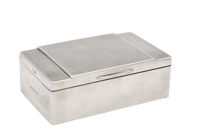Lot 73 - A MID 20TH CENTURY ENGLISH SILVER ENGINE TURNED CIGARETTE BOX