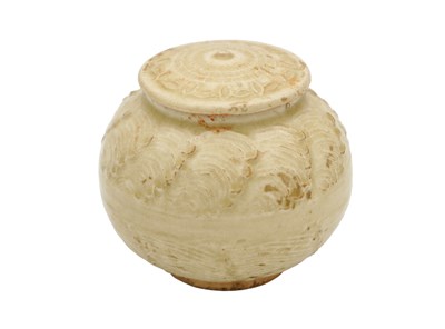 Lot 481 - A CHINESE SONG DYNASTY CREAM-GLAZED POTTERY JAR AND COVER