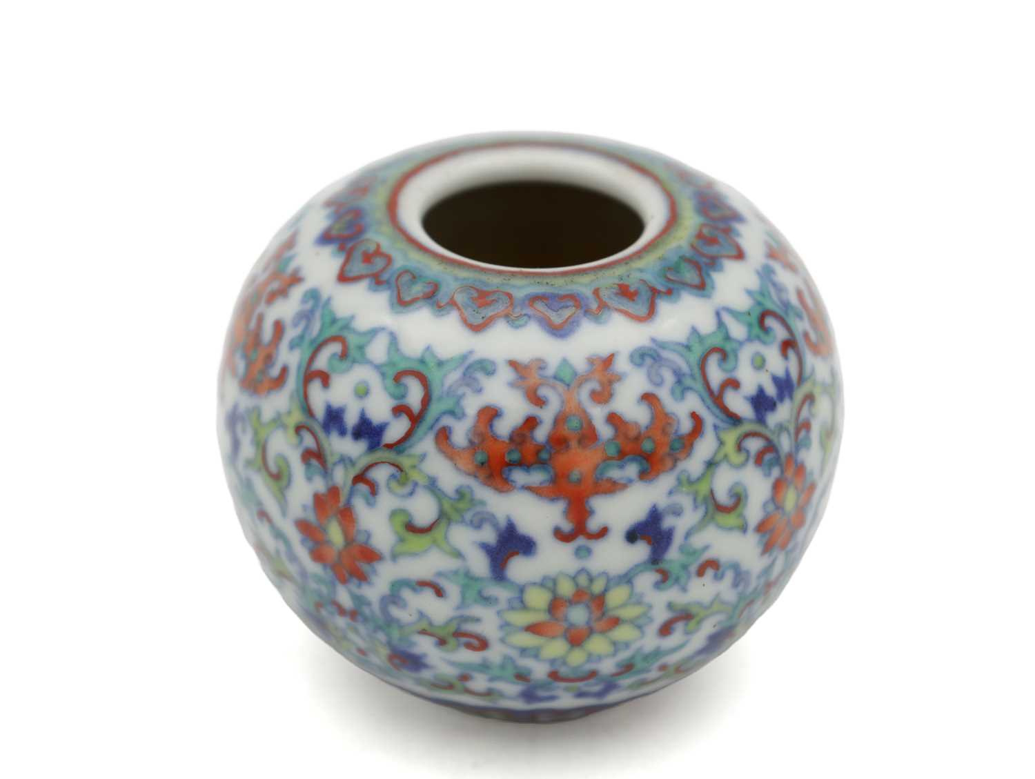 Lot 472 - A 20TH CENTURY CHINESE ENAMELLED PORCELAIN WATER POT