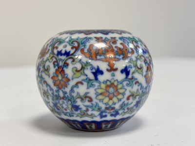Lot 472 - A 20TH CENTURY CHINESE ENAMELLED PORCELAIN WATER POT