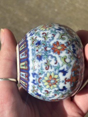 Lot 472 - A 20TH CENTURY CHINESE ENAMELLED PORCELAIN WATER POT