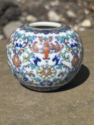 Lot 472 - A 20TH CENTURY CHINESE ENAMELLED PORCELAIN WATER POT