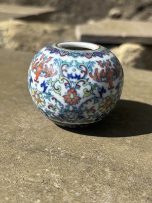 Lot 472 - A 20TH CENTURY CHINESE ENAMELLED PORCELAIN WATER POT