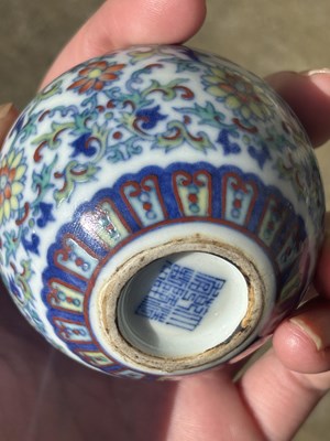 Lot 472 - A 20TH CENTURY CHINESE ENAMELLED PORCELAIN WATER POT