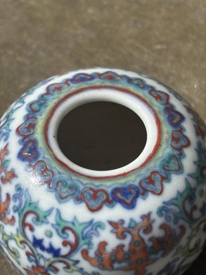 Lot 472 - A 20TH CENTURY CHINESE ENAMELLED PORCELAIN WATER POT