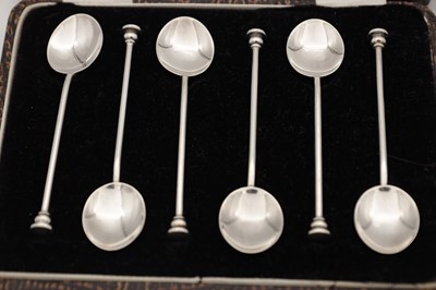 Lot 46 - A COLLECTION OF 19TH/20TH CENTURY ENGLISH SILVER FLATWARE