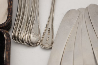 Lot 46 - A COLLECTION OF 19TH/20TH CENTURY ENGLISH SILVER FLATWARE