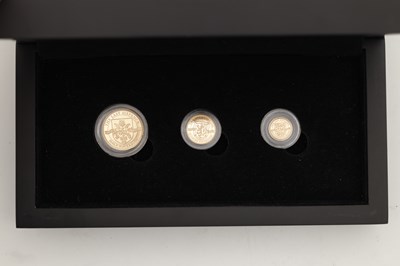Lot 236 - A CASED SET OF QUEEN ELIZABETH II GOLD SOVEREIGNS