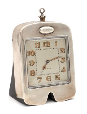 Lot 1240 - AN EARLY 20TH CENTURY SILVER DESK CLOCK MODELLED AS A CAR RADIATOR