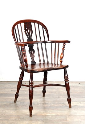 Lot 1486 - AN EARLY 19TH CENTURY YEW-WOOD LOW BACK WINDSOR ARMCHAIR