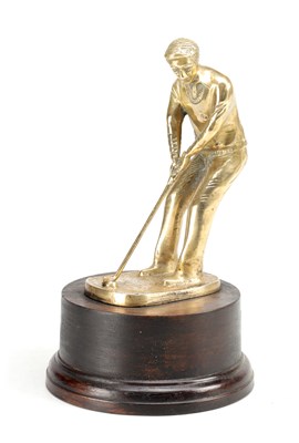 Lot 1017 - A 20TH CENTURY GILT BRONZE FIGURE OF A GOLFER ON CIRCULAR TURNED WOODEN PLINTH