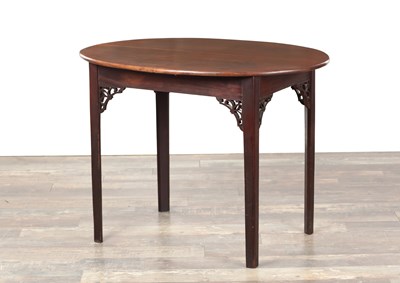 Lot 1435 - A GEORGE III MAHOGANY SILVER TABLE WITH OVAL TOP AND PIERCED FRET BRACKETS