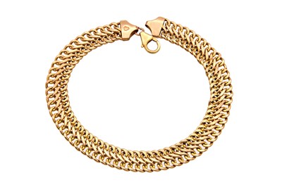Lot 364 - A 9CT YELLOW GOLD CURB CHAIN BRACELET WITH LOBSTER CLASP