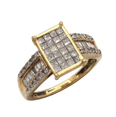 Lot 206 - TOMAS RAE A 9CT YELLOW GOLD AND DIAMOND RING