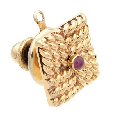 Lot 270 - A 14CT GOLD AND RUBY TIFFANY & CO. TIE TACK