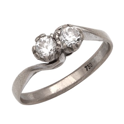 Lot 362 - AN 18CT WHITE GOLD AND DIAMOND TWO-STONE CROSSOVER RING