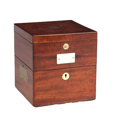 Lot 1190 - AN EARLY 19TH CENTURY MAHOGANY CHRONOMETER CLOCK CASE