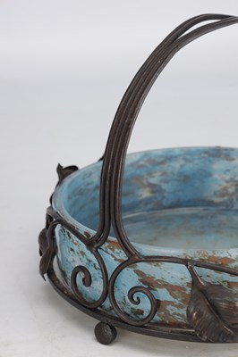 Lot 549 - DAUM NANCY A FRENCH ART NOUVEAU GLASS AND WROUGHT IRON CENTREPIECE BOWL